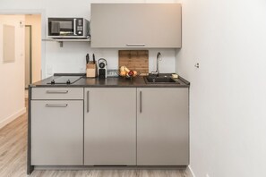 Refrigerador, microondas, parrilla de estufa y lavavajillas 