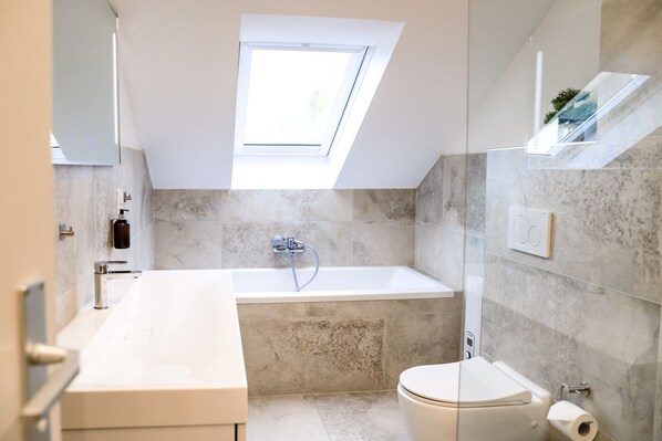 Unclassified image, 1 of 21, button