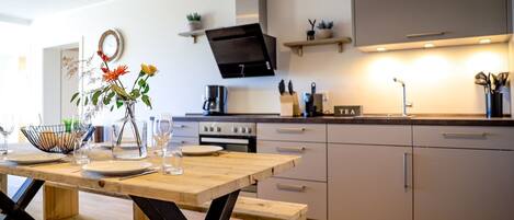 Geladeira, fogão, cooktop, lava-louças