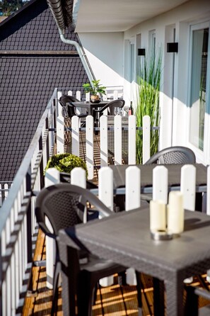 Unclassified image, 2 of 25, button