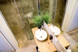 Unclassified image, 5 of 25, button