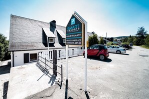 Unclassified image, 2 of 21, button