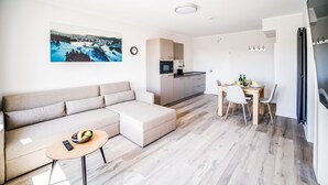 A modern apartment with a living area, kitchenette, and dining space. - Smart Resorts - House Diamant - Apartment 705 with balcony, max. 5 persons - (Winterberg)