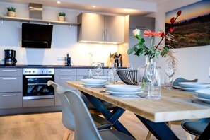 Unclassified image, 4 of 30, button