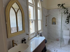 Shower, hair dryer, towels, soap - The Convent O”Connell Circa 1867
 (O'Connell)