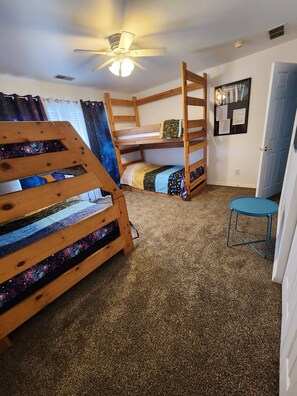 6 chambres, fer et planche à repasser, lit parapluie, Wi-Fi gratuit
