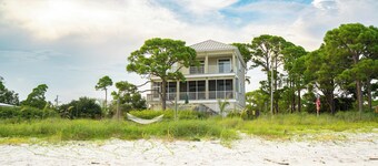 🏖️Beachfront🏖️ Forget your worries in this spacious and serene space ♡