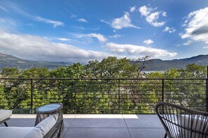 Property grounds - NEW Luxury Townhouse, River View, Steps to Downtown! (Hood River)