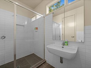 Hair dryer - Offroad Apartment 4  opposite Lake Victoria (Shepparton)