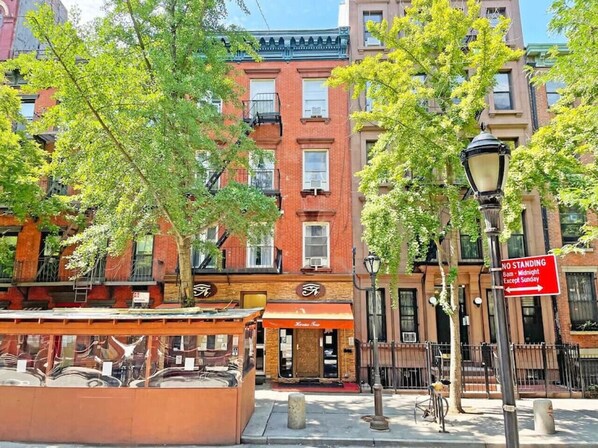 Exterior - 2BR In Times Square Near Restaurants (New York)