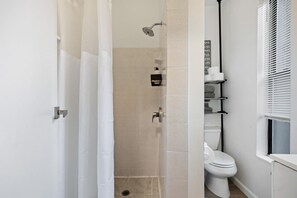 Hair dryer, towels - Lovely 2bed/2bath w/ Unbeatable Location (New York)