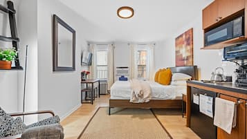 Desk, iron/ironing board, travel cot, WiFi