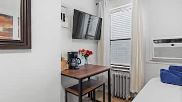 Skrivebord, strygejern/strygebræt, weekendseng, Wi-Fi