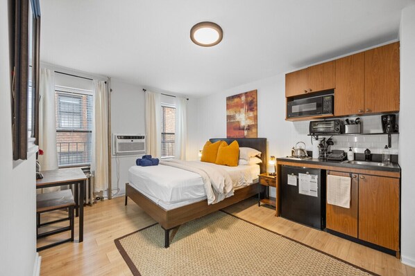 Desk, iron/ironing board, travel cot, WiFi