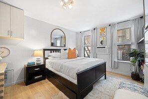 Desk, iron/ironing board, travel cot, WiFi