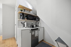 Fridge, microwave, stovetop, coffee/tea maker