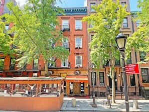 Exterior - Studio Near Restaurants, Broadway, & Shopping (New York)