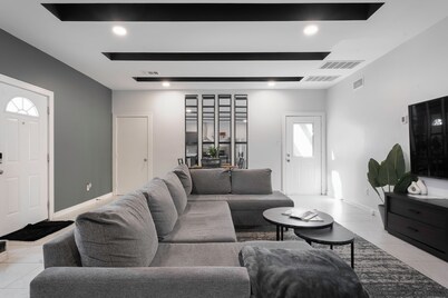 Texas State Fair / Downtown / Uptown Modern Villa with Game Room and Patio!