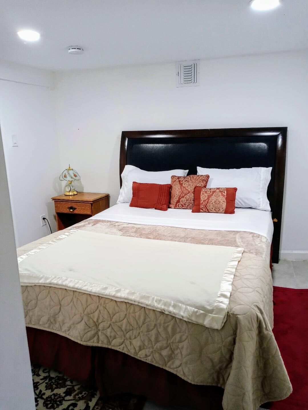 Cozy Basement Apartment, 40-Min Drive to New York City Free parking.