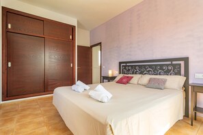 4 dormitorios, tabla de planchar con plancha, wifi gratis y ropa de cama