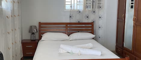 2 bedrooms, iron/ironing board, WiFi, bed sheets