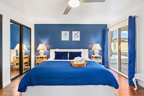 3 slaapkamers, een bureau, een strijkplank/strijkijzer, reisbedje