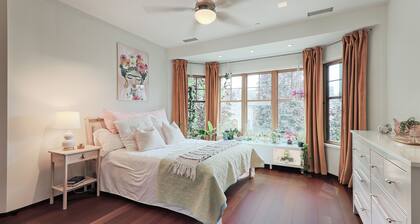 Spacious Luxury Home in Toronto 5 bedroom 8 bathrooms.