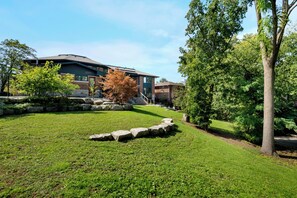 Exterior - Spacious Luxury Home in Toronto 5 bedroom 8 bathrooms. (Toronto)