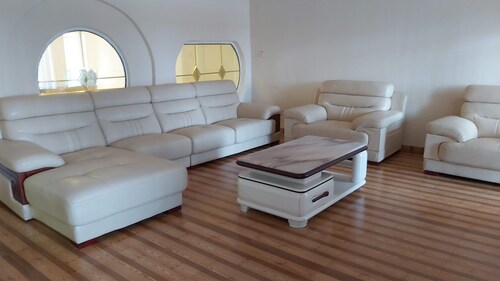 Villa Sleeps 10 with Garden