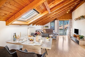 Fernseher, Tischtennisplatte