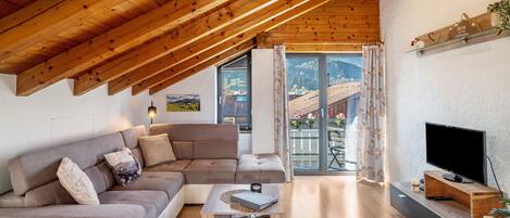 TV, mesa de pingue-pongue