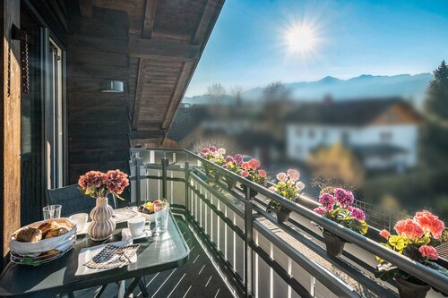 Ferienwohnung 'Alpenvogel' mit Bergblick, Balkon und WLAN
