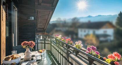 Ferienwohnung 'Alpenvogel' mit Bergblick, Balkon und WLAN