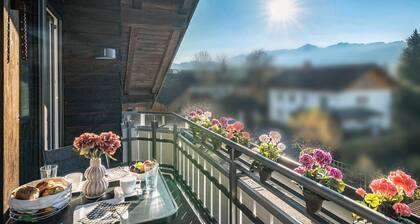 Ferienwohnung 'Alpenvogel' mit Bergblick, Balkon und WLAN