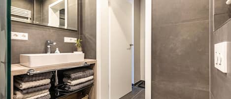 Shower, free toiletries, hair dryer, towels