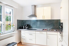 Refrigerador, horno, parrilla de estufa y lavavajillas 