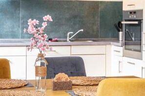 Refrigerador, horno, parrilla de estufa y lavavajillas 