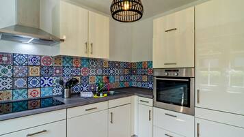 Køleskab, ovn, kogeplade, opvaskemaskine