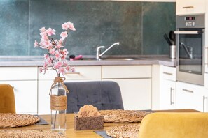 Refrigerador, horno, parrilla de estufa y lavavajillas 