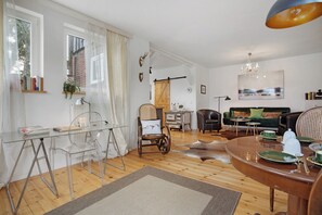 TV, fireplace - Apartment "Entenfang" with Private Garden & Wi-Fi (Groß Wokern)