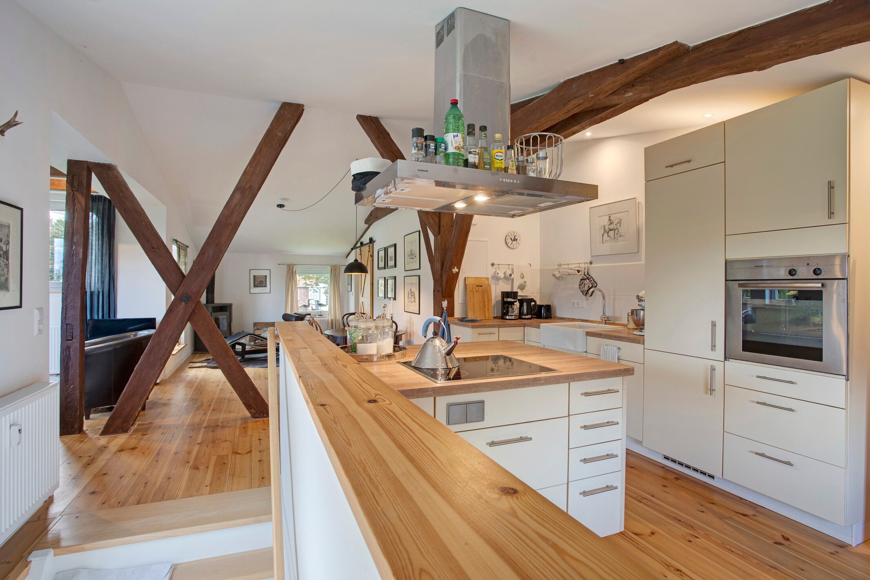 Frigorifero, forno, piano cottura, lavastoviglie