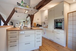 Kühlschrank, Ofen, Herdplatte, Geschirrspüler