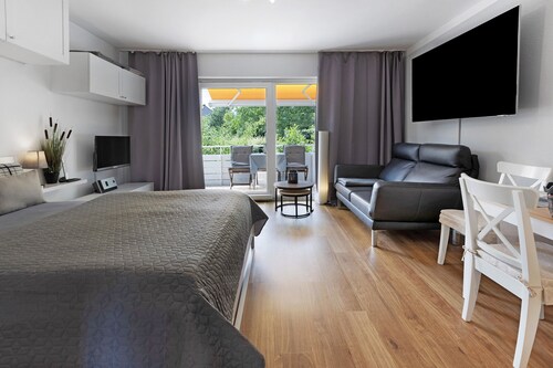 Studio 'Boutique Apartment Anybody' with Lake View, Balcony and Wi-Fi