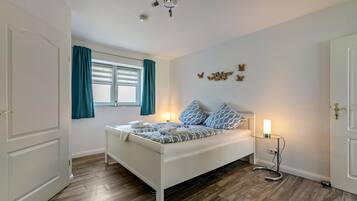 1 bedroom, free WiFi, bed sheets