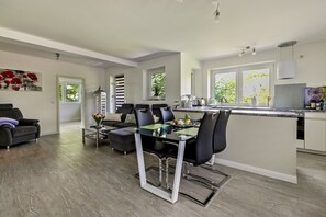 Interior - Apartment 'Sylt' with Private Terrace, Shared Garden and Wi-Fi (Galmsbüll)