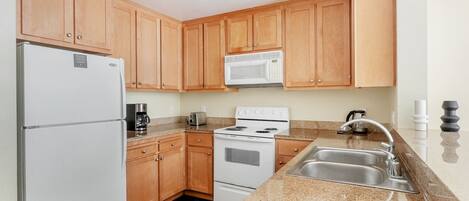 Refrigerador, microondas, horno y lavavajillas