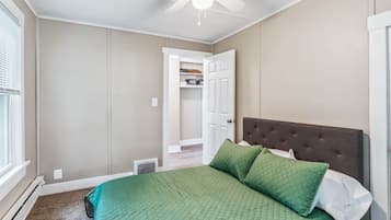 2 bedrooms, desk, iron/ironing board, free WiFi