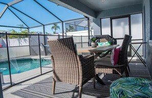Outdoor dining - New! Themed rooms, Heated pool with private fenced yard, Pet friendly! (Davenport)
