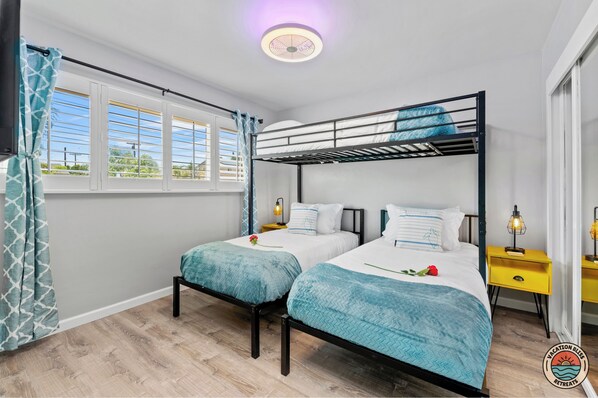 5 bedrooms, desk, iron/ironing board, free WiFi