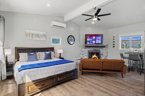 5 bedrooms, desk, iron/ironing board, free WiFi